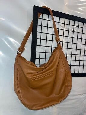 thirty-one Tan Pebbled Hobo Shoulder Bag